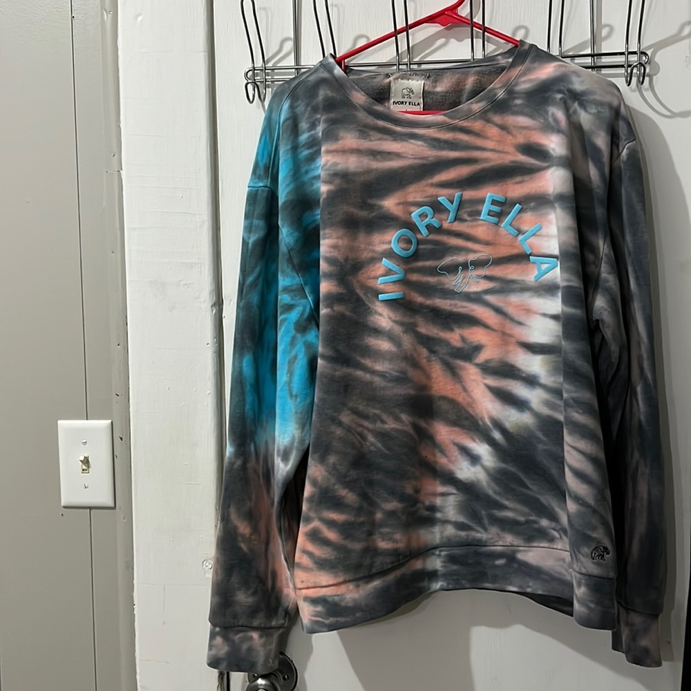 Ivory Ella L 100% Organic Cotton Tie-Dyed Sweatshirt.